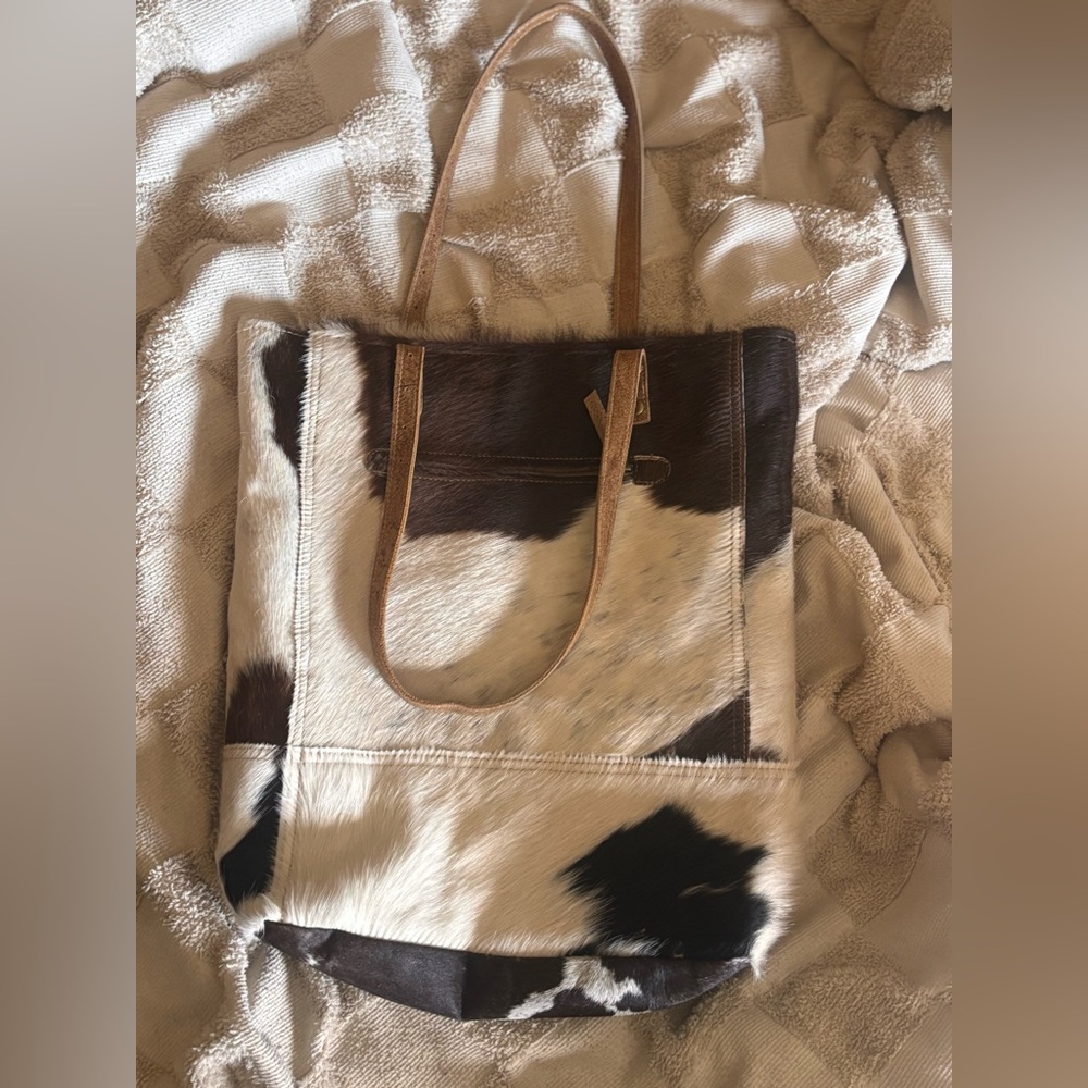 Myra Bag Cowhide Tote Bag with Leather Straps brown & White - Picture 3 of 6
